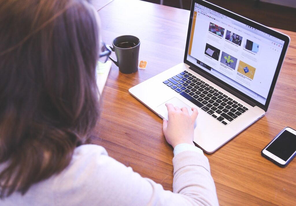 student, woman, startup-849821.jpg student-woman-startup-849821